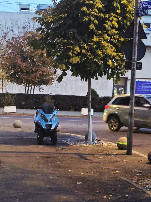 Schimb cu chopper, rulota, Bmw,Piaggio mp3 250 cc. Ofer diferență!