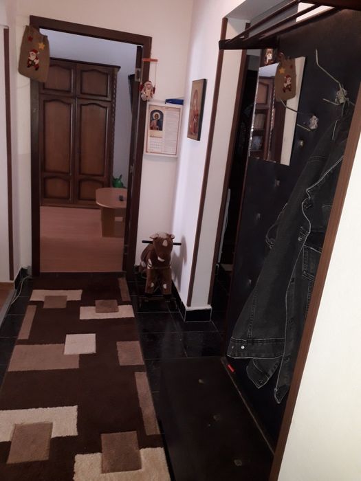 Închiriez apartament cu 3 camere