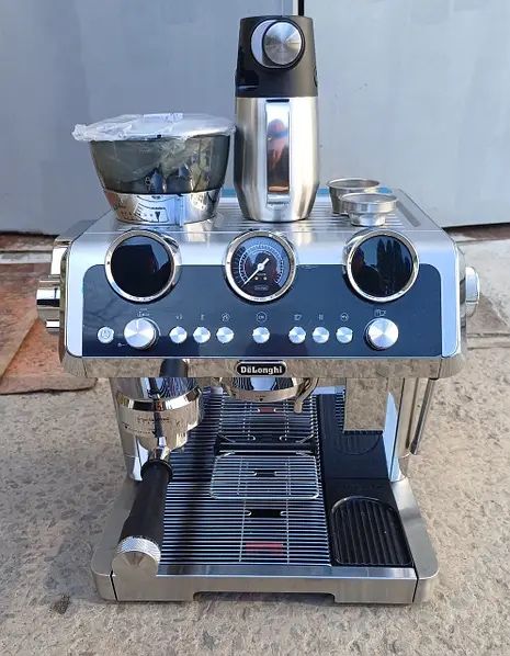 Кофеварки Рожковые DeLonghi EC9865.M