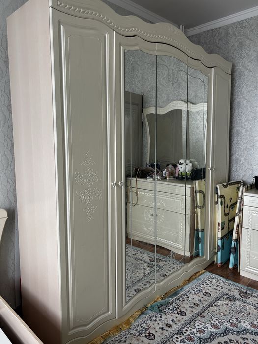 Продам спальный гарнитур