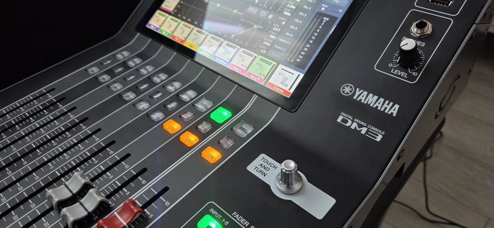 Yamaha DM3  S mixer digital nou