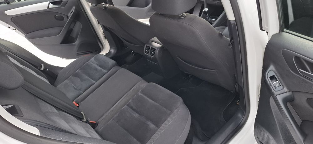 《Vw Golf 6 Highline 》  《 2011 》 Euro 5 Alcantara/climatronic/senzori