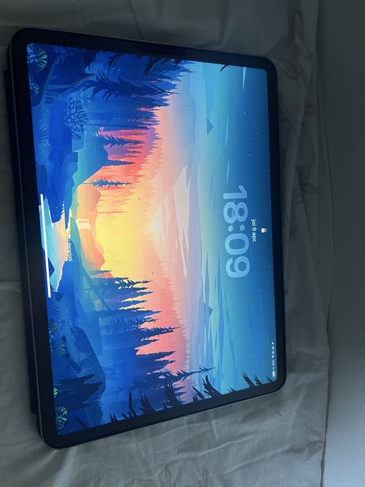 Vand Ipad pro 11 2022 cu procesor M2 128gb