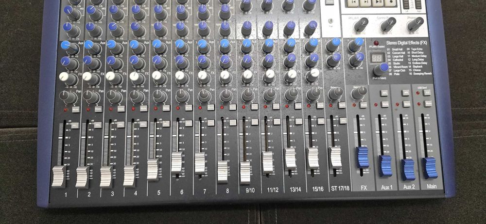 Продавам аналогов хибриден миксер Presonus StudioLive AR16c