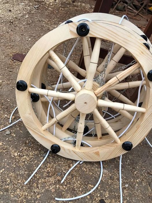 Vând candelabre rustice