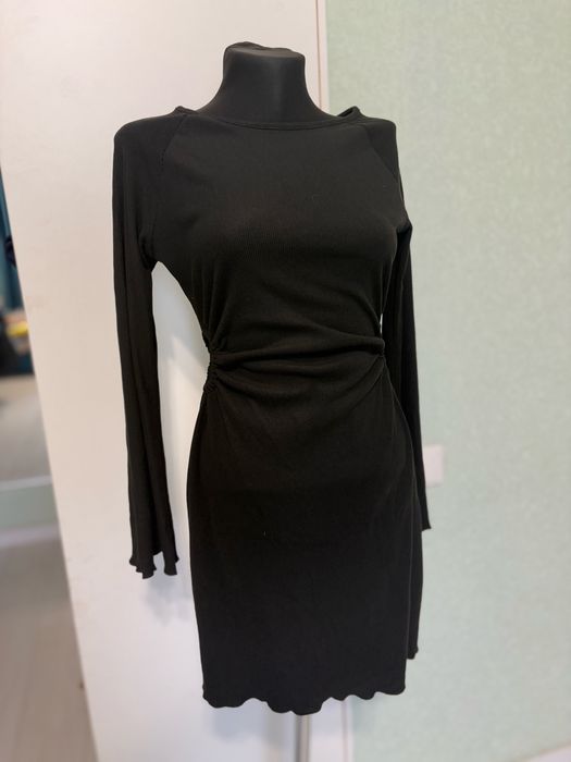 Платье новое продам