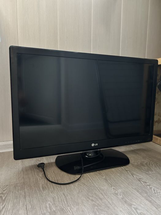 Телевизор LG б/у работает
