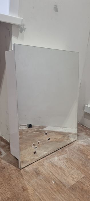 Продам навесной шкафчик в ванну с зеркалом