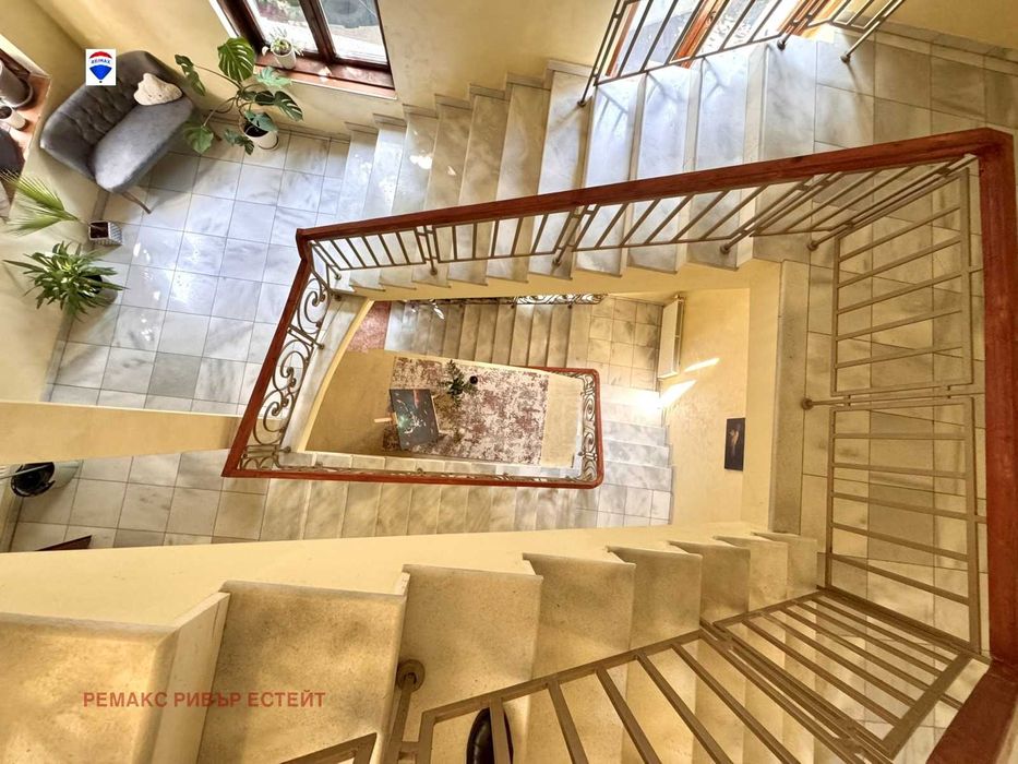 Продава се Промишлена сграда в Русе, Център - 370 кв.м за 6348 €/кв.м - Снимка #8