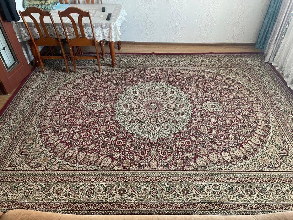 Продам ковер.