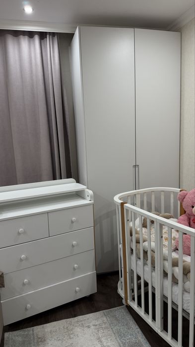 детский кровать и детский шкафчик
