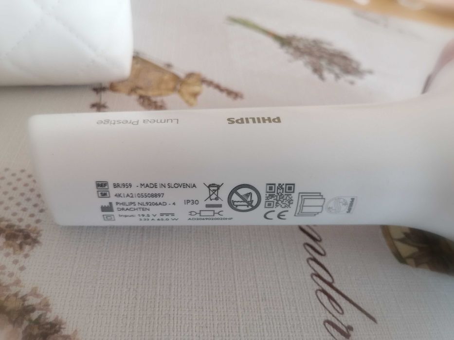 Фотоепилатор Philips Lumea Prestige BRI959