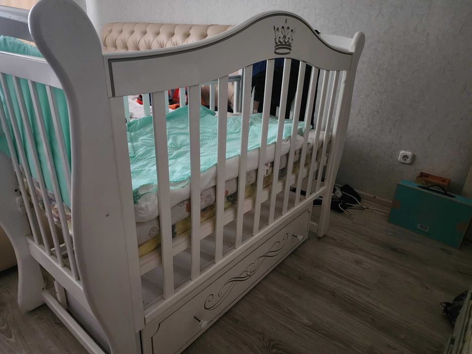 Детская кровать с ящиком и маятником антел