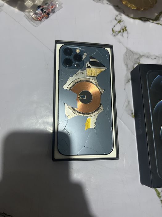 Продам айфон 12 про на запчать