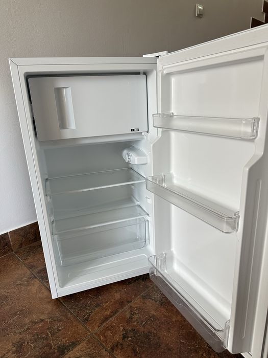 Frigider Vortex, Capacitate 80 L, Inaltime 85 cm, Clasa E, Decongelare automată