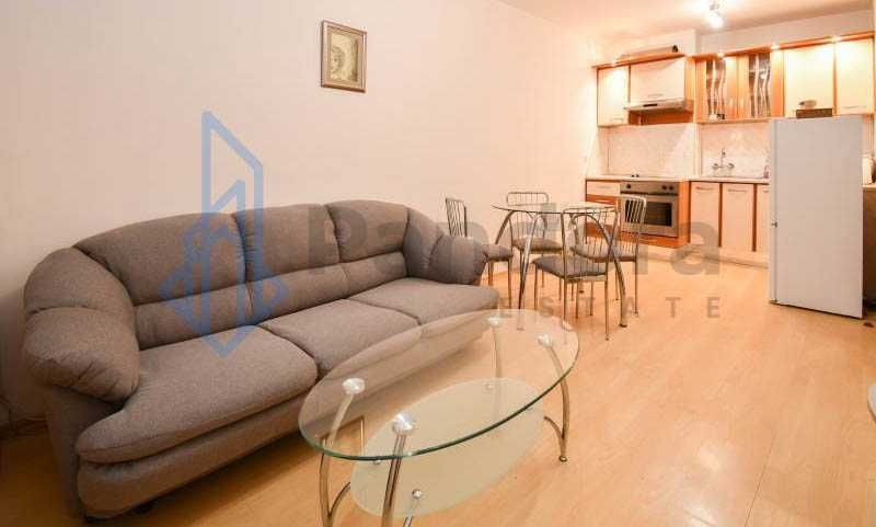 Двустаен апартамент под наем в Центъра