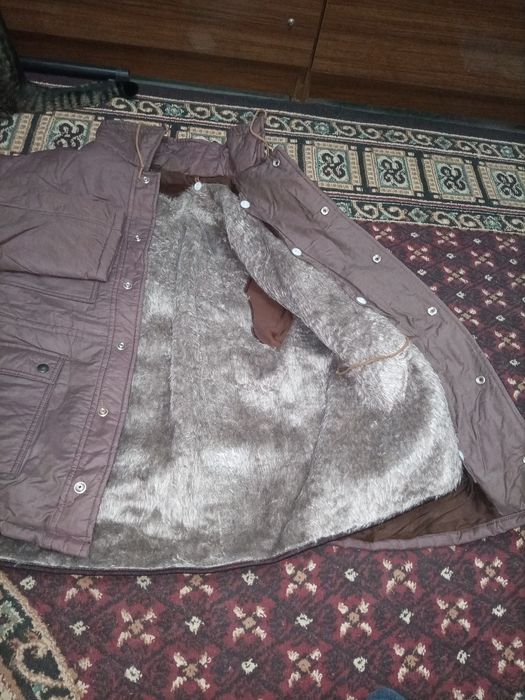 Куртка новая.очень теплая зимний вариан