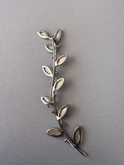 Brosa dun argint, cubic zirconia si sidef