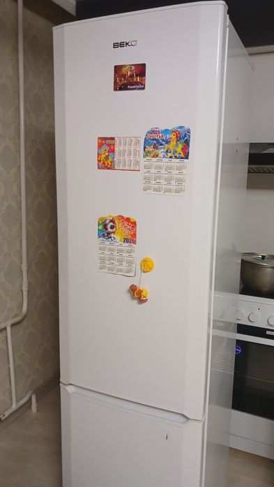 Продам холодильник на запчасти.Самовывоз