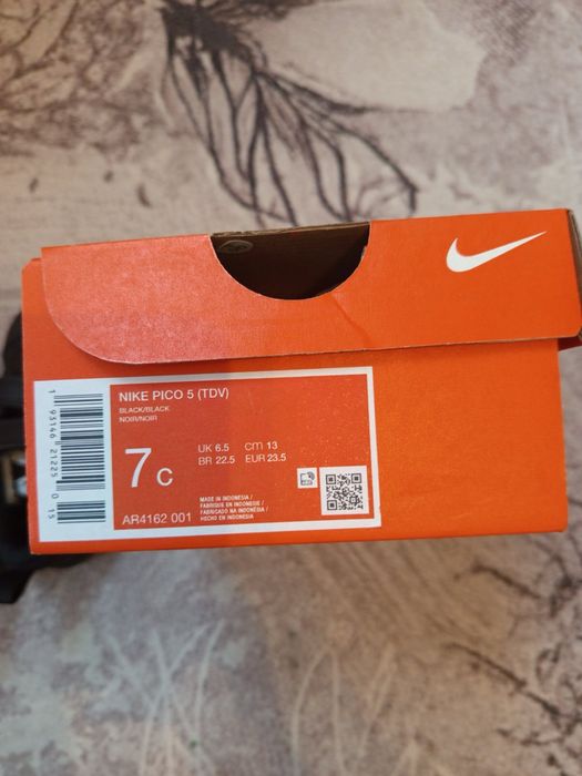 Маратонки NIKE ,номер 23.5