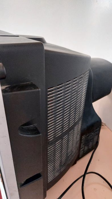 HAIRUN televizori + Tuner + 2 ta pulti bilan