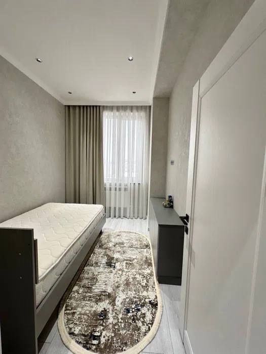 Академ городок. Новостройка 3/5/7. Площадь 84кв.м. мебель+техника.