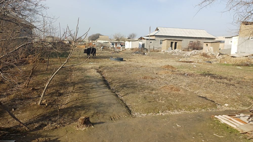 Uchastka sotiladi 9 sotix  ( Toshkent mahalla )   Продается участок.
