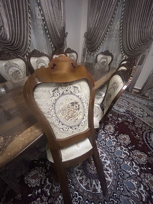 Продается стол и стулья 12 шт