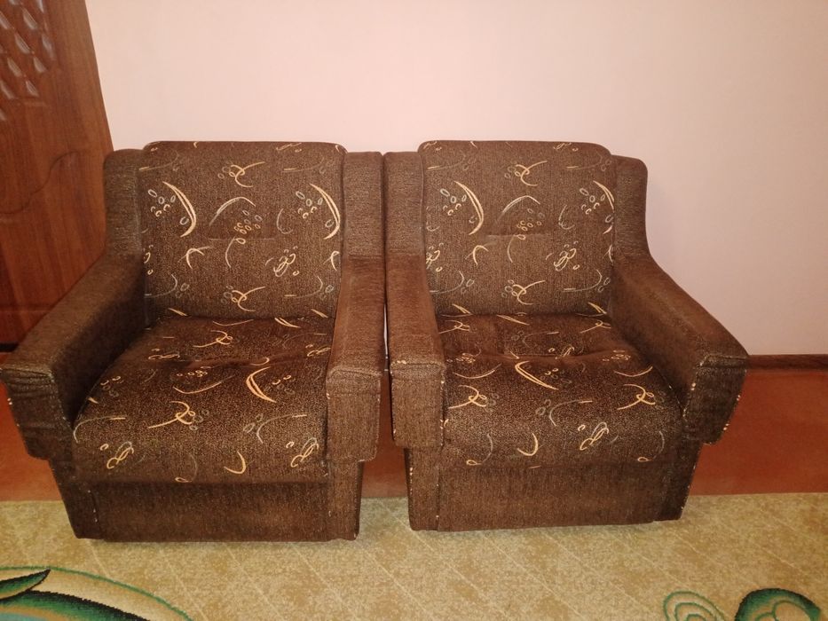 Продам диван и два кресла