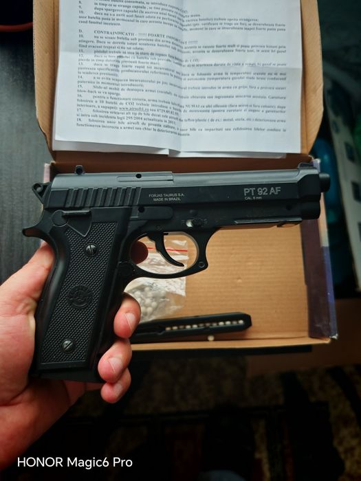 Pistol airsoft Taurus PT92 Metal