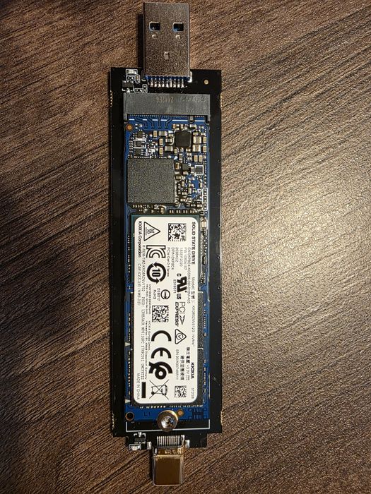 Адаптер с 512gb  NVMe disk към usb A/usb C