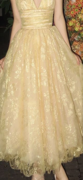 Золотое платье от houseofcb