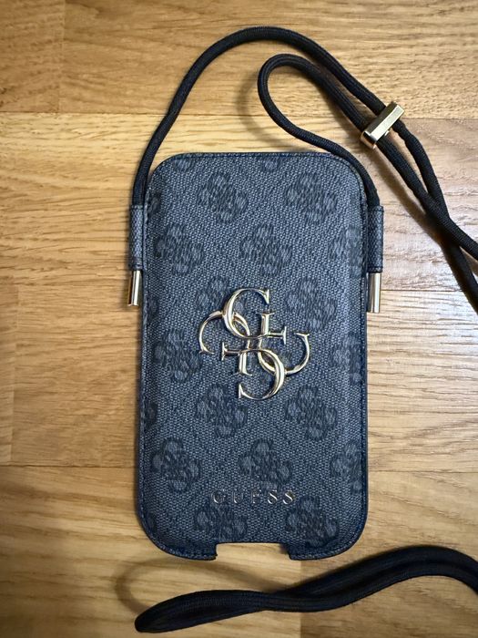 Guess чисто ново кейсче за телефон , без опаковка