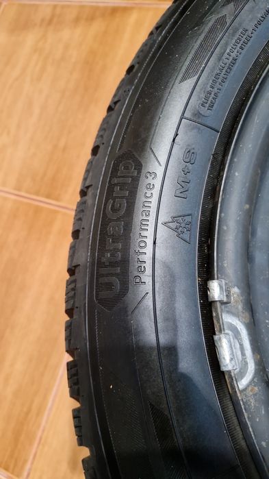 Vând set 4 anvelope de iarnă premium Goodyear UltraGrip Performance 3