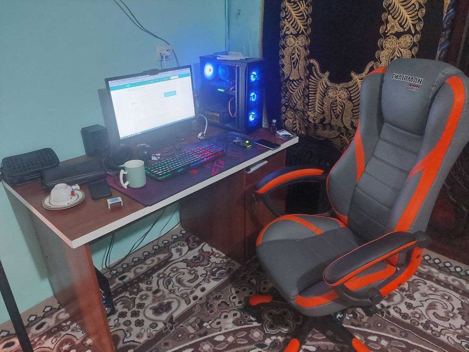 Игравойный компютер комплект стол стули билан сотилади