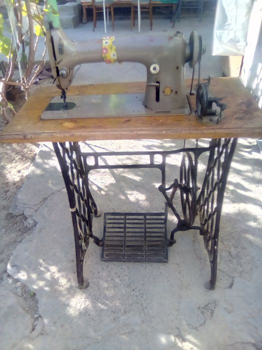 Продается швейная машинка