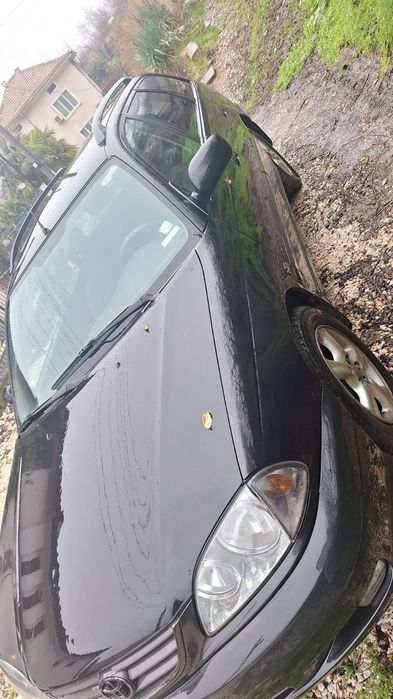 Лек автомобил Тойота Авенсис