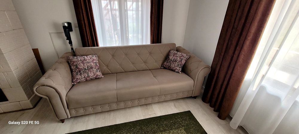 De vânzare 2 canapele cu 3  respectiv 2.locuri extensibile