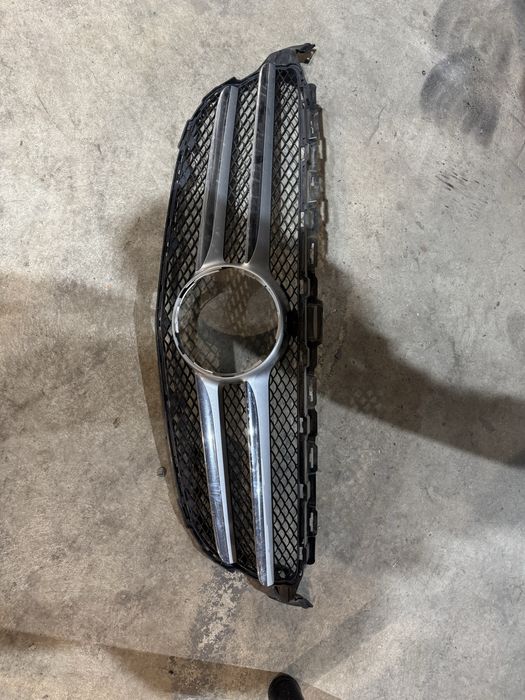 Решетка w205 с място за камера