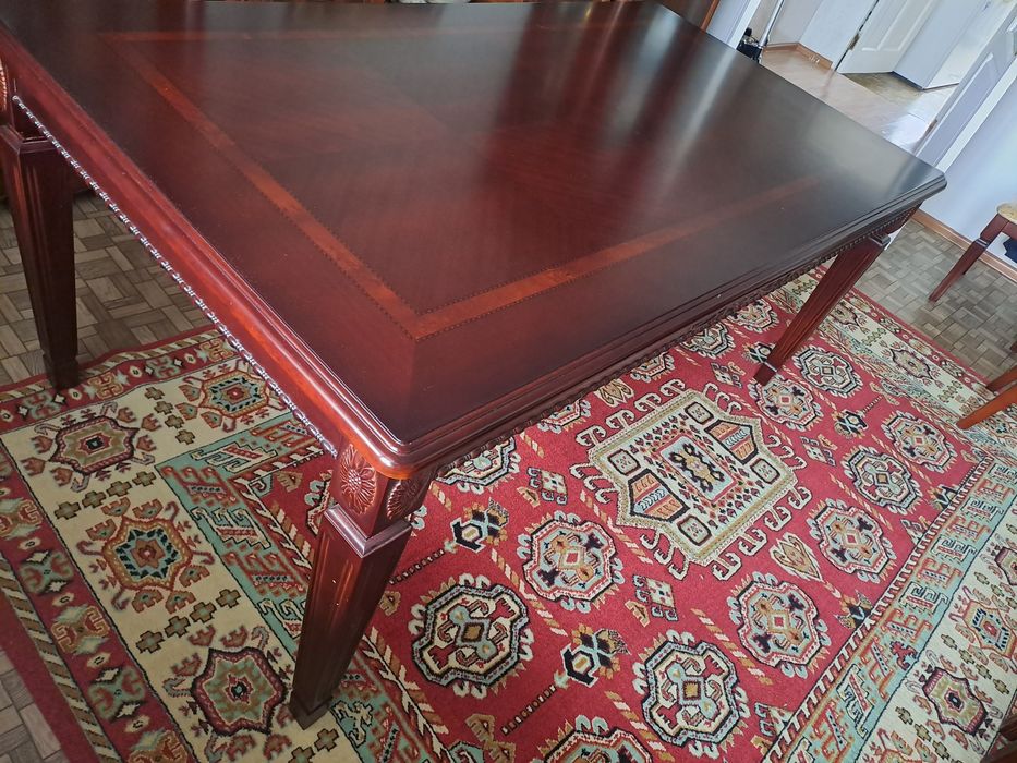 Продаётся стол для зала