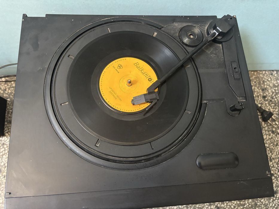 Ретро аудио система RADIOLA модел RMP9830.Цена в Евро!