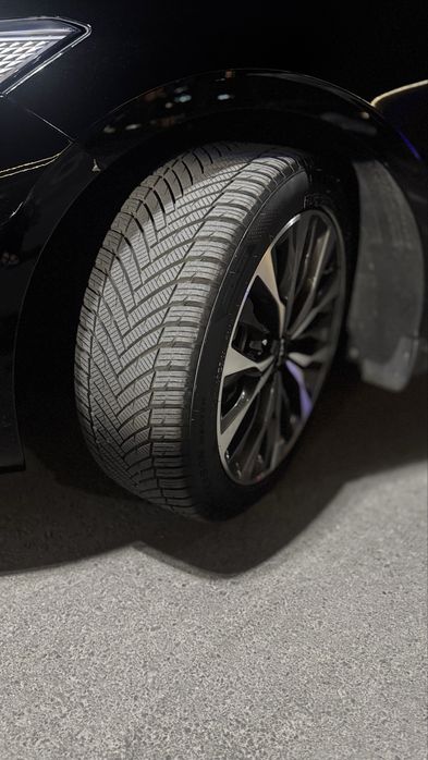 Продаю свой автомобиль Kia K8 бизнес-класса.