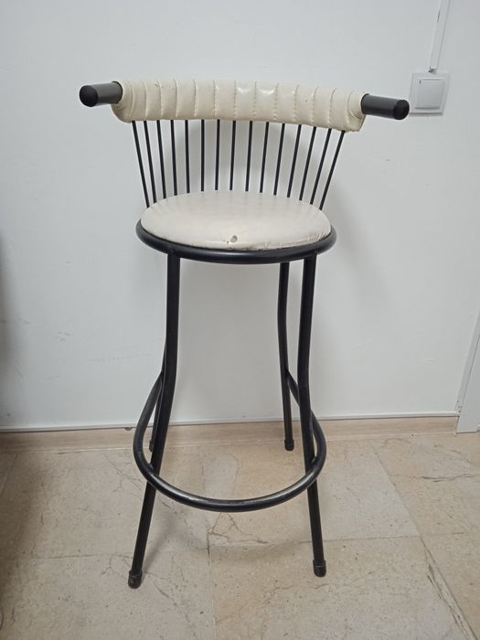 Продам стул и подставку под цветы