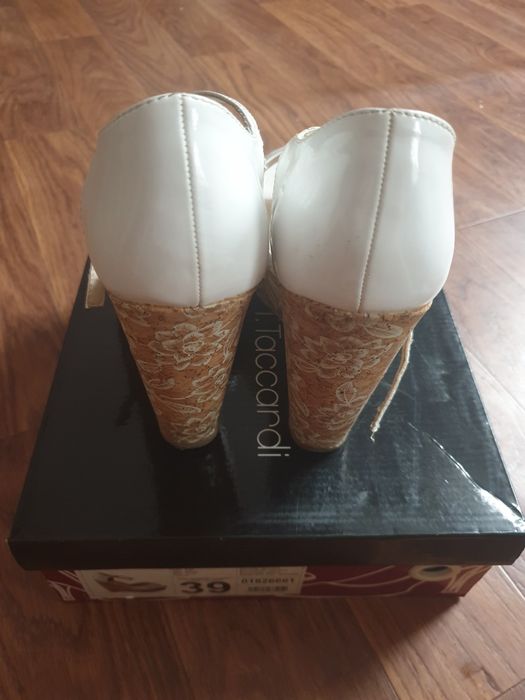 Босоножки женские