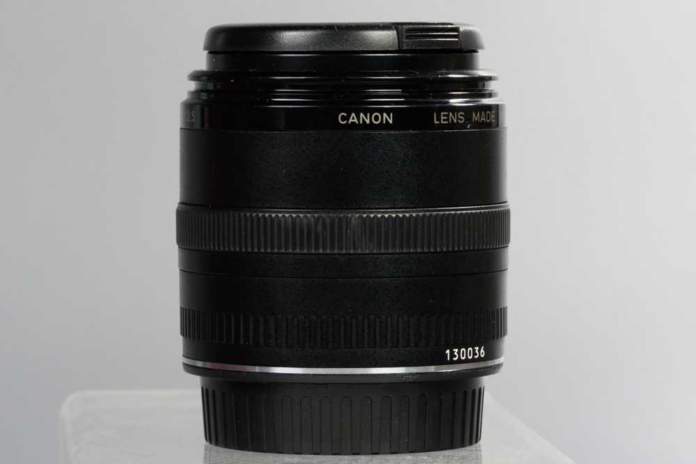 Canon EF 50 f/2.5 Macro