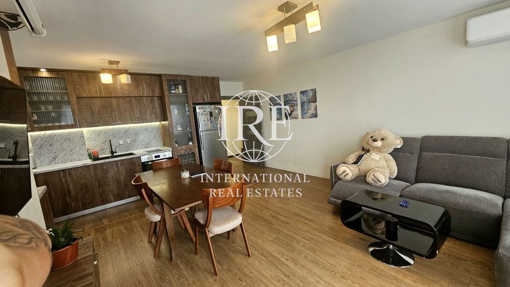 Продава се Тристаен апартамент в Варна, Възраждане 3 - 101 кв.м за 1976 €/кв.м - Снимка #3