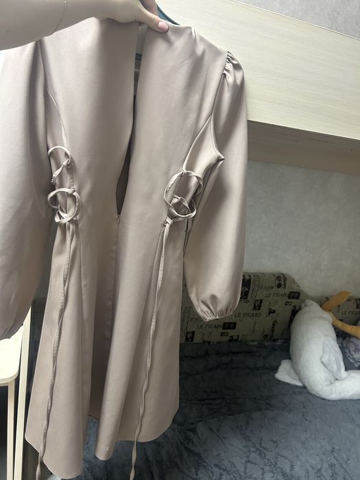 Продам платье на возраст 12-16 лет