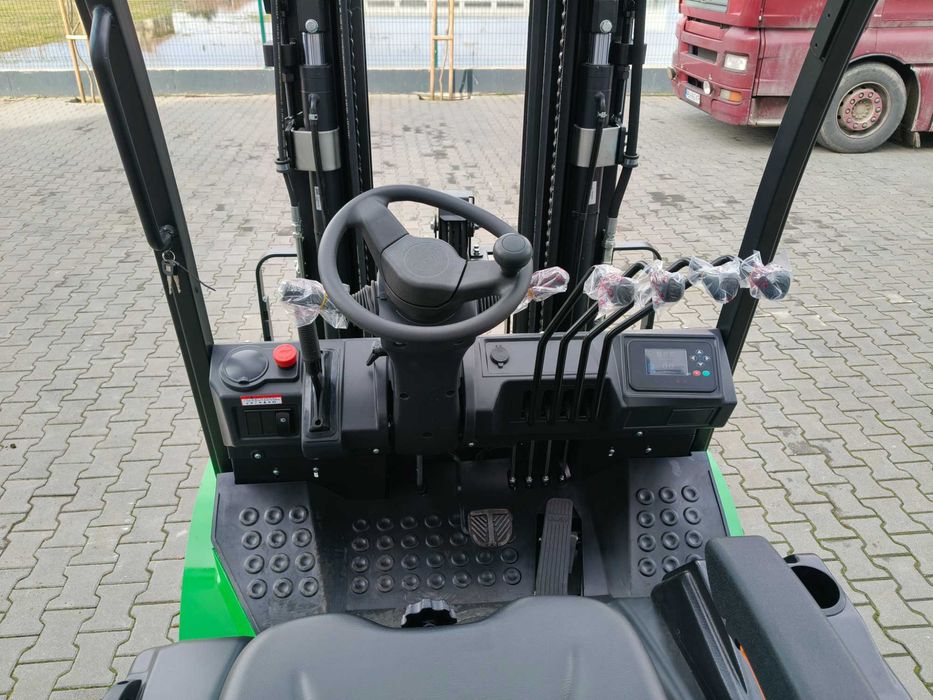 НОВ Електрокар Noblelift, четириопорен, до 3 тона, до 4 м., triplex