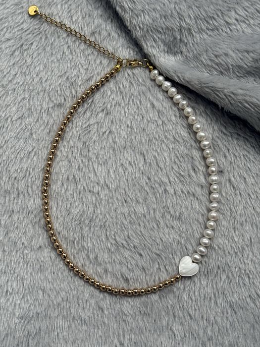 Ръчно изработени колиета от естествени перли, камъни и стомана