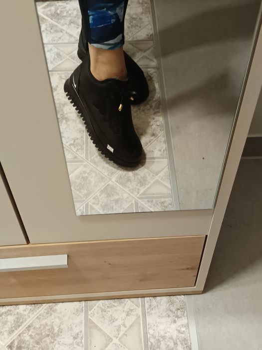 Дамски спортни боти